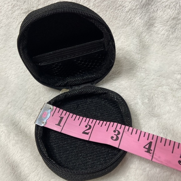 Checkered Round headphone case - Picture 5 of 5